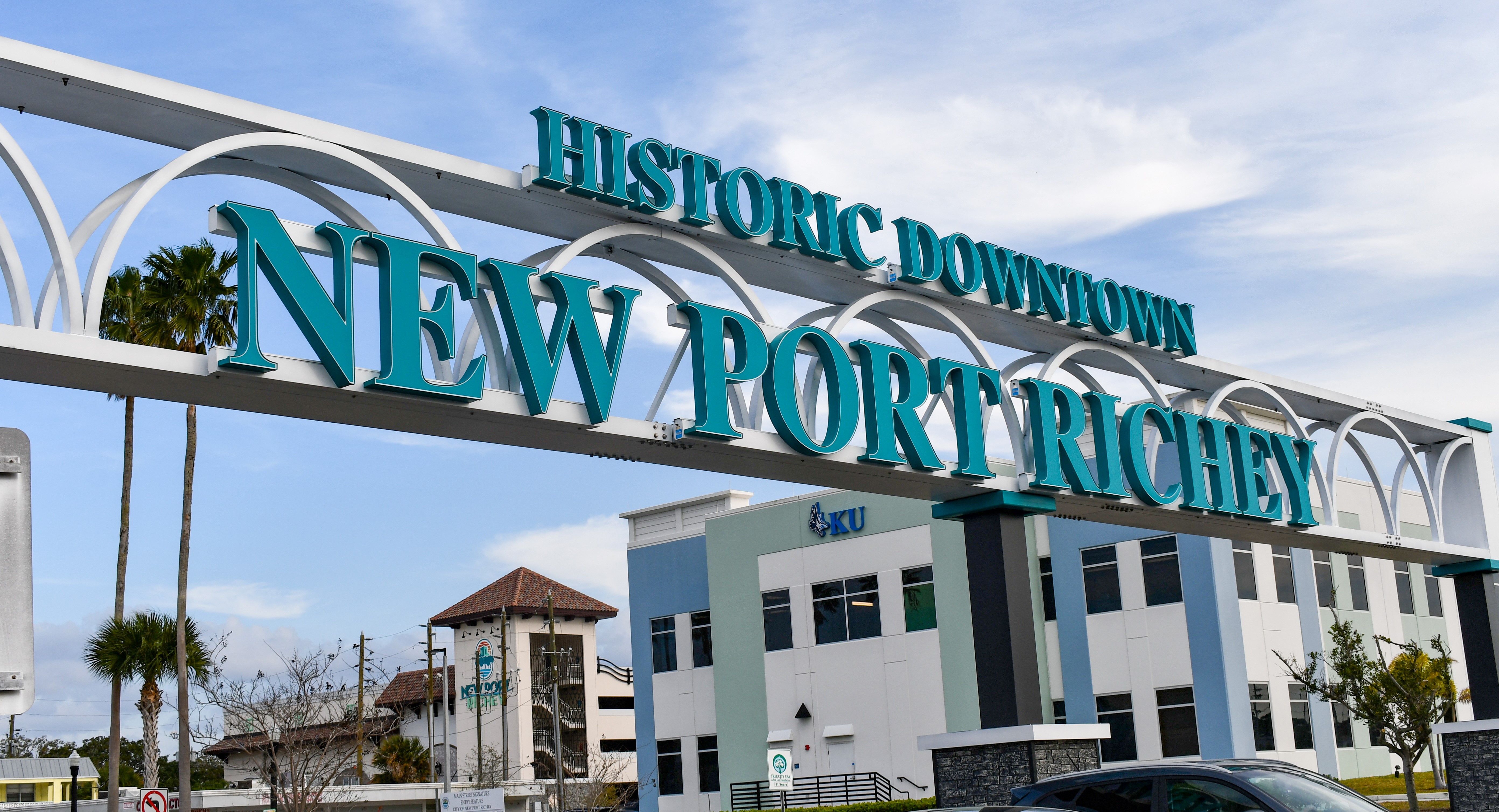 new port richey sign on us 19